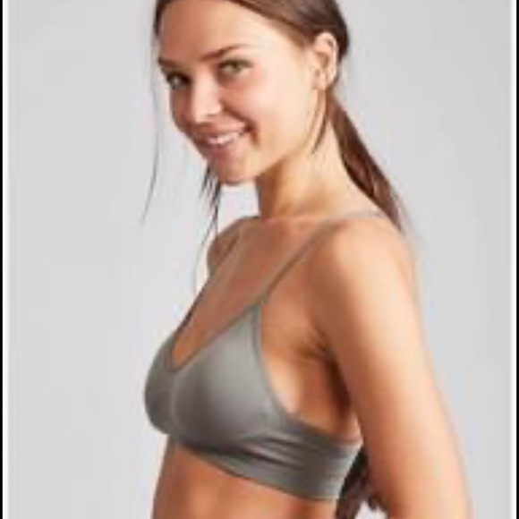 Seamless Razorback bralletes - Picture 3 of 3